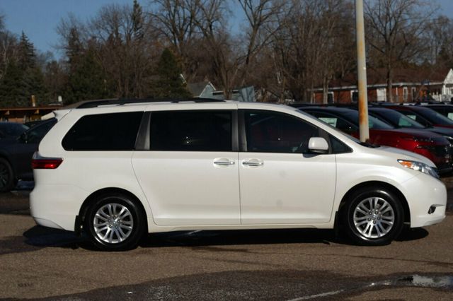 2017 Toyota Sienna ONE OWNER XLE 8 PASSENGER W/ LEATHER, MOONROOF - 22980377 - 1