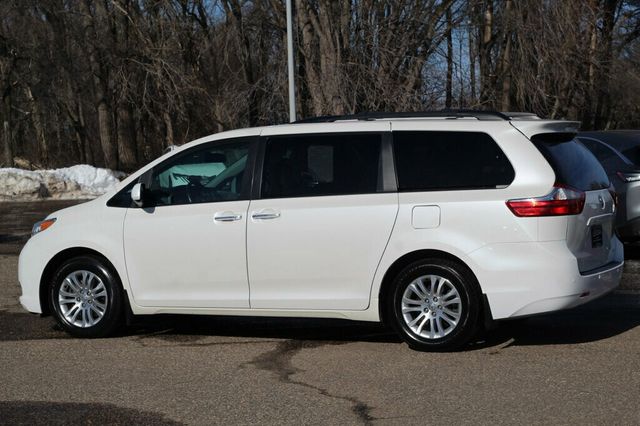 2017 Toyota Sienna ONE OWNER XLE 8 PASSENGER W/ LEATHER, MOONROOF - 22980377 - 19