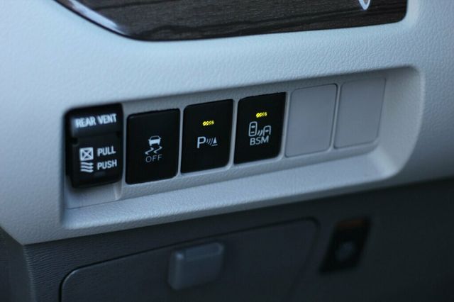 2017 Toyota Sienna ONE OWNER XLE 8 PASSENGER W/ LEATHER, MOONROOF - 22980377 - 22