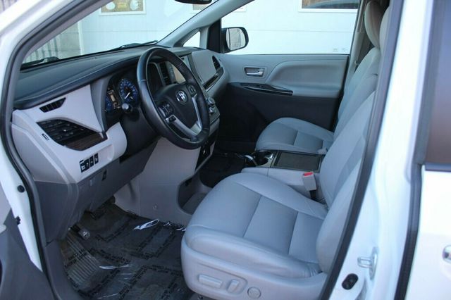 2017 Toyota Sienna ONE OWNER XLE 8 PASSENGER W/ LEATHER, MOONROOF - 22980377 - 24