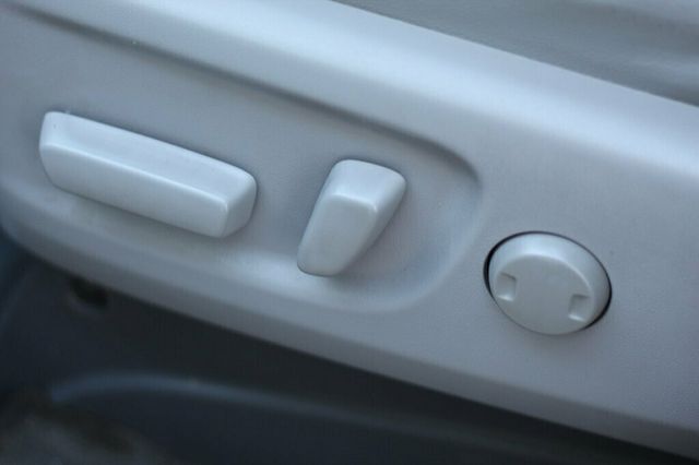 2017 Toyota Sienna ONE OWNER XLE 8 PASSENGER W/ LEATHER, MOONROOF - 22980377 - 26