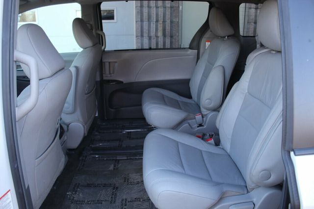 2017 Toyota Sienna ONE OWNER XLE 8 PASSENGER W/ LEATHER, MOONROOF - 22980377 - 27