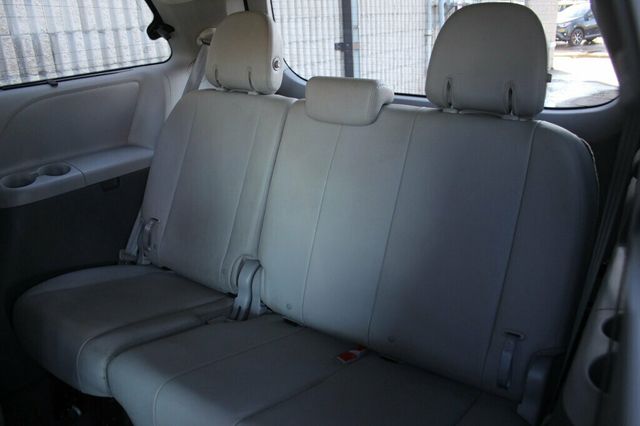 2017 Toyota Sienna ONE OWNER XLE 8 PASSENGER W/ LEATHER, MOONROOF - 22980377 - 28