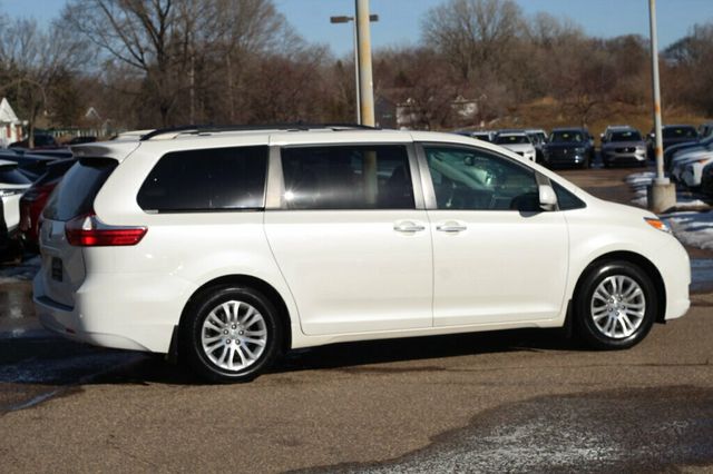 2017 Toyota Sienna ONE OWNER XLE 8 PASSENGER W/ LEATHER, MOONROOF - 22980377 - 2