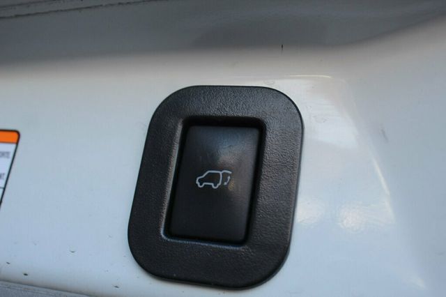 2017 Toyota Sienna ONE OWNER XLE 8 PASSENGER W/ LEATHER, MOONROOF - 22980377 - 32