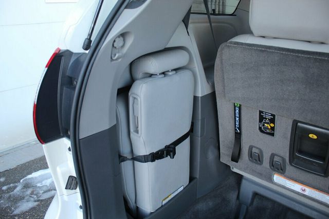 2017 Toyota Sienna ONE OWNER XLE 8 PASSENGER W/ LEATHER, MOONROOF - 22980377 - 34