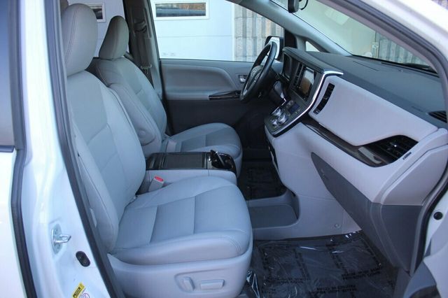 2017 Toyota Sienna ONE OWNER XLE 8 PASSENGER W/ LEATHER, MOONROOF - 22980377 - 6