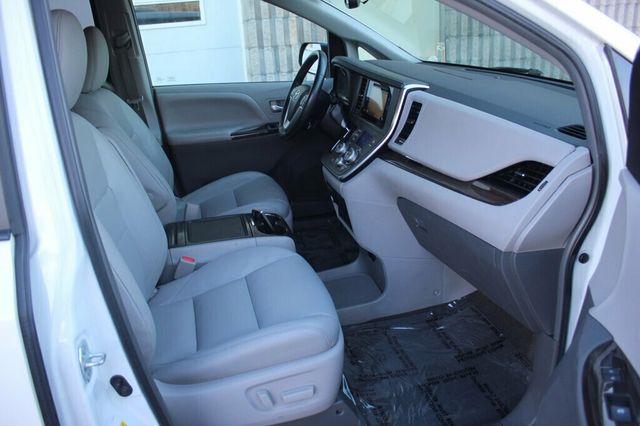 2017 Toyota Sienna ONE OWNER XLE 8 PASSENGER W/ LEATHER, MOONROOF - 22980377 - 7