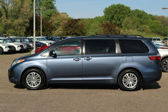 2017 Toyota Sienna ONE OWNER  XLE PREMIUM W/ NAVIGATION, DVD,LEATHER, MOONROOF - 23018364 - 18