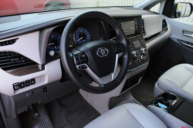 2017 Toyota Sienna ONE OWNER  XLE PREMIUM W/ NAVIGATION, DVD,LEATHER, MOONROOF - 23018364 - 26