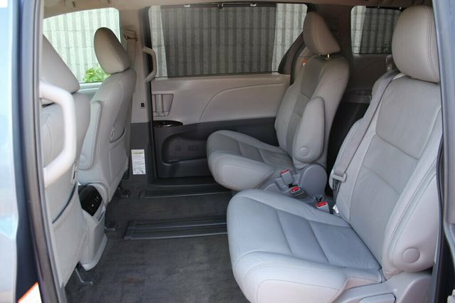 2017 Toyota Sienna ONE OWNER  XLE PREMIUM W/ NAVIGATION, DVD,LEATHER, MOONROOF - 23018364 - 28