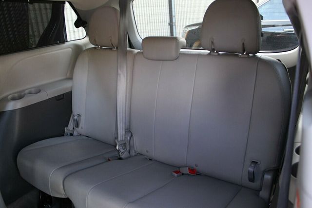 2017 Toyota Sienna ONE OWNER  XLE PREMIUM W/ NAVIGATION, DVD,LEATHER, MOONROOF - 23018364 - 30