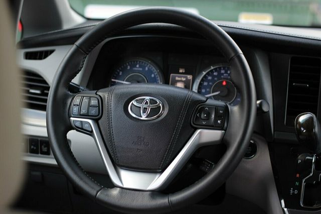 2017 Toyota Sienna ONE OWNER  XLE PREMIUM W/ NAVIGATION, DVD,LEATHER, MOONROOF - 23018364 - 31