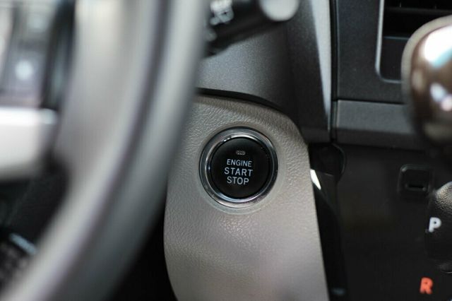 2017 Toyota Sienna ONE OWNER  XLE PREMIUM W/ NAVIGATION, DVD,LEATHER, MOONROOF - 23018364 - 32