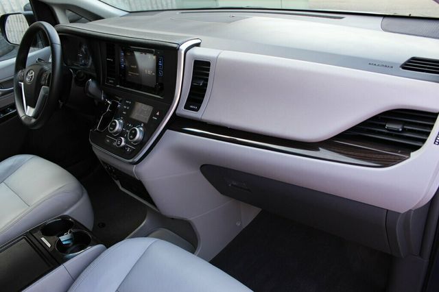 2017 Toyota Sienna ONE OWNER  XLE PREMIUM W/ NAVIGATION, DVD,LEATHER, MOONROOF - 23018364 - 8
