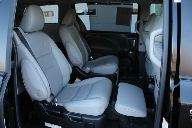 2017 Toyota Sienna ON SALE..LIMITED W/ LEATHER MOONROOF - 22927158 - 10