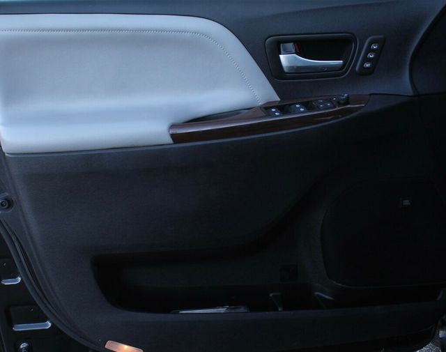 2017 Toyota Sienna ON SALE..LIMITED W/ LEATHER MOONROOF - 22927158 - 19