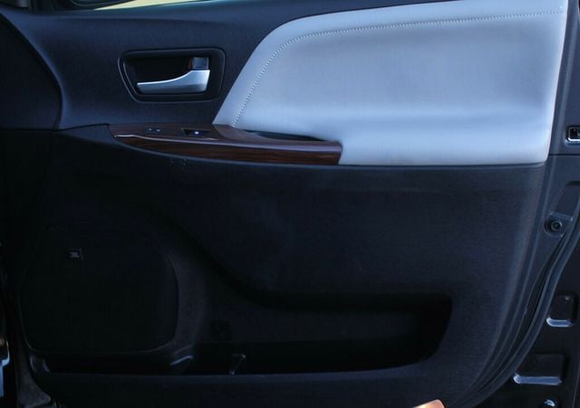 2017 Toyota Sienna ON SALE..LIMITED W/ LEATHER MOONROOF - 22927158 - 5