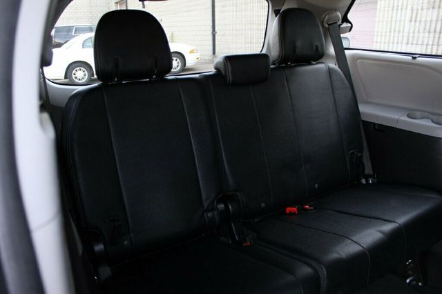2017 Toyota Sienna SE 8 PASSENGER W/, NAVIGATION  - 23014233 - 11