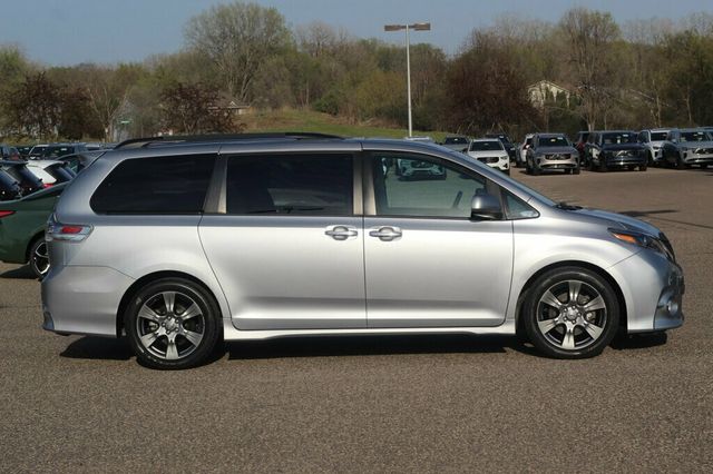 2017 Toyota Sienna SE 8 PASSENGER W/, NAVIGATION  - 23014233 - 1