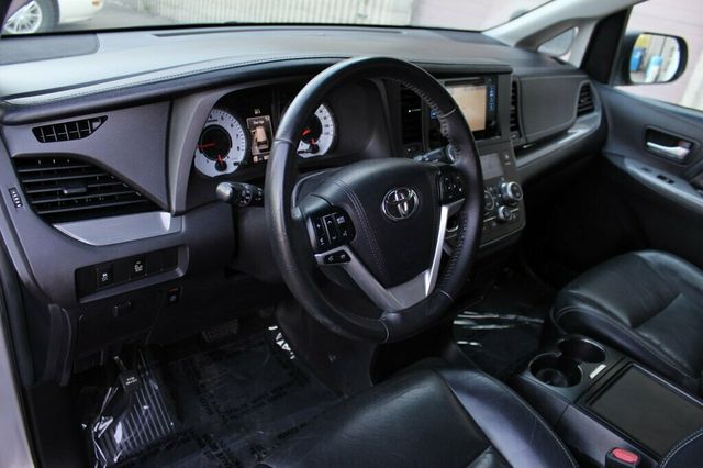 2017 Toyota Sienna SE 8 PASSENGER W/, NAVIGATION  - 23014233 - 24