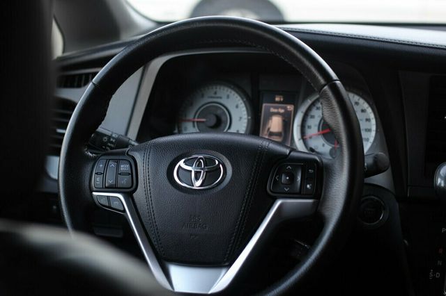 2017 Toyota Sienna SE 8 PASSENGER W/, NAVIGATION  - 23014233 - 29