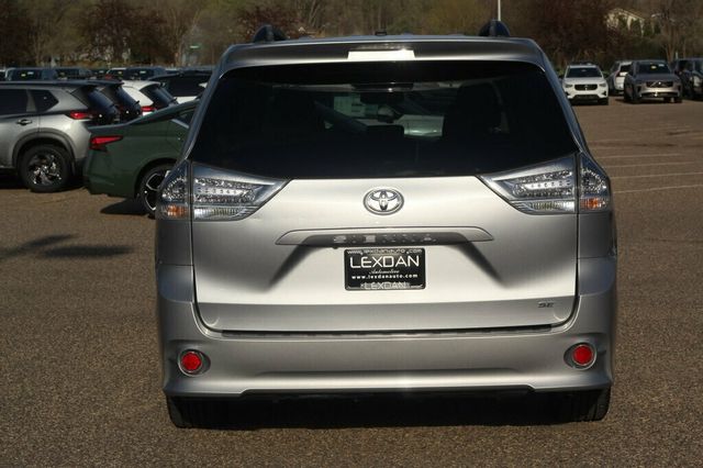 2017 Toyota Sienna SE 8 PASSENGER W/, NAVIGATION  - 23014233 - 4