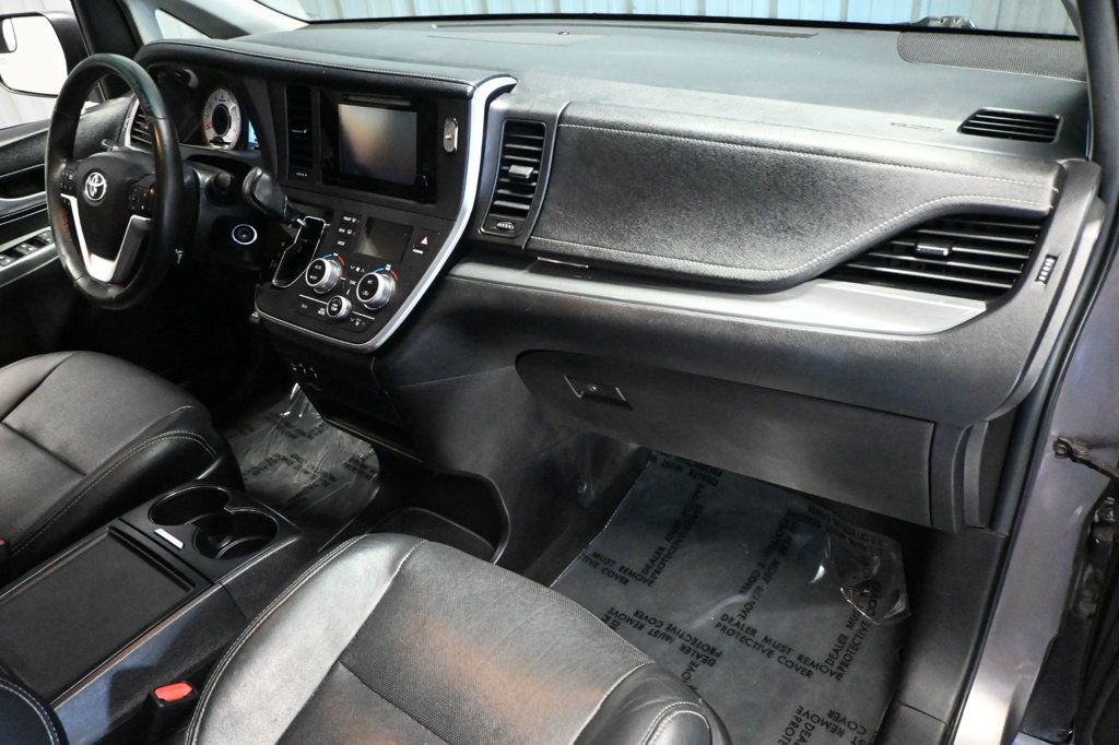 Toyota Sienna photo 11