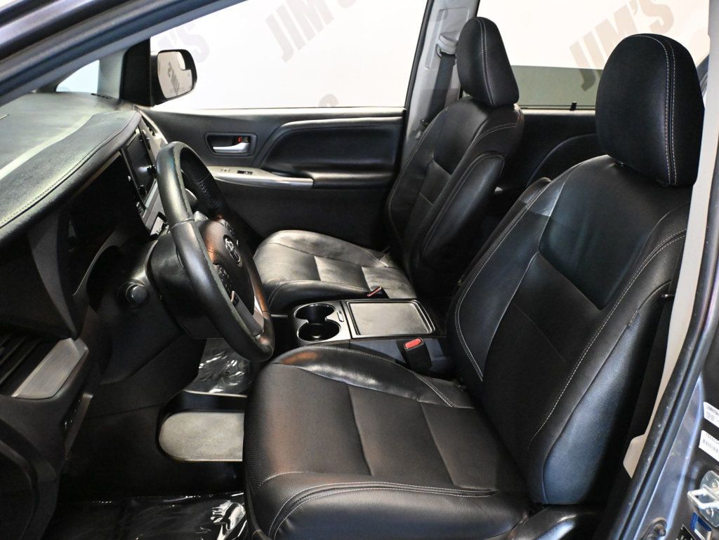 Toyota Sienna photo 14