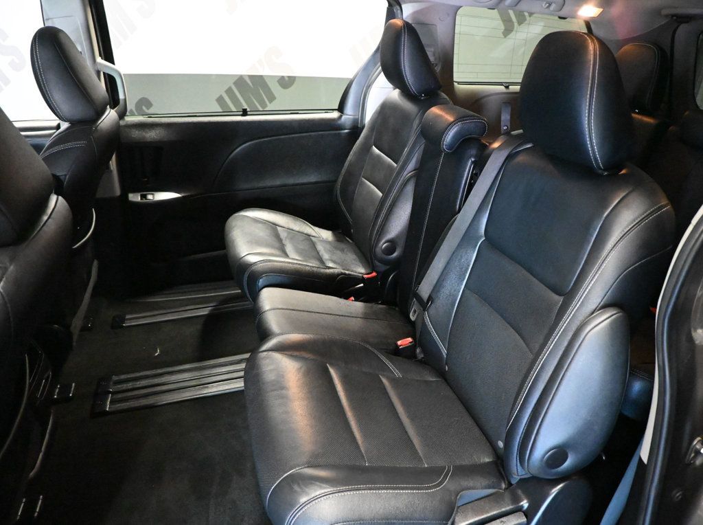 Toyota Sienna photo 15
