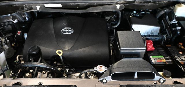 2017 Toyota Sienna SE FWD 8-Passenger - 23086204 - 18