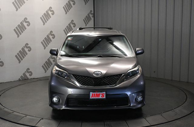 2017 Toyota Sienna SE FWD 8-Passenger - 23086204 - 1