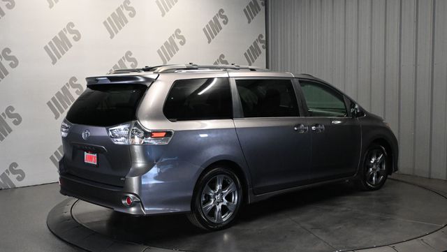 2017 Toyota Sienna SE FWD 8-Passenger - 23086204 - 4