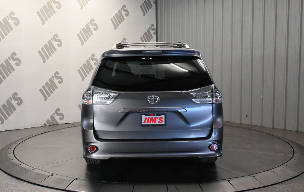 Toyota Sienna photo 6