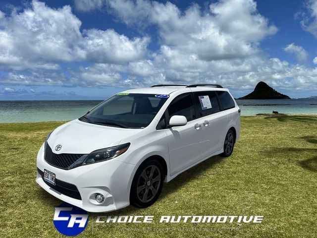 2017 Toyota Sienna SE FWD 8-Passenger - 22580828 - 0