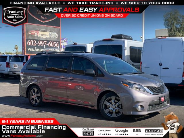 2017 Toyota Sienna SE FWD 8-Passenger - 22975613 - 0