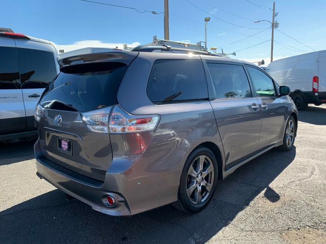 2017 Toyota Sienna SE FWD 8-Passenger - 22975613 - 12