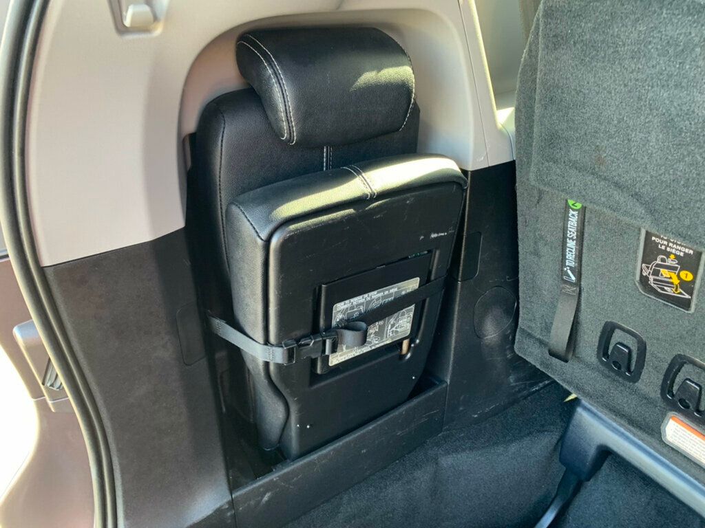 2017 Toyota Sienna SE FWD 8-Passenger - 22975613 - 38