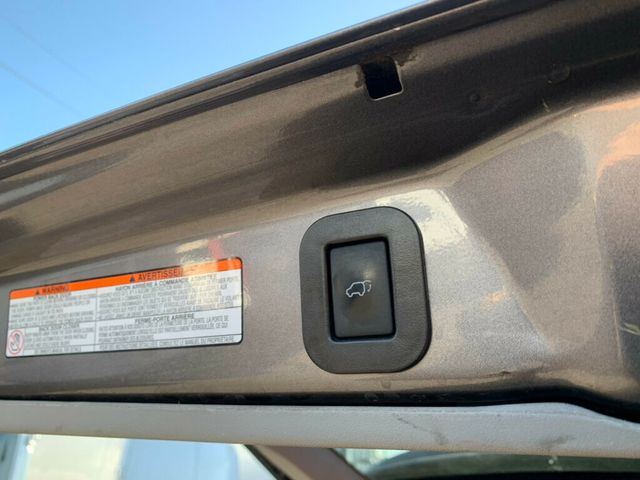 2017 Toyota Sienna SE FWD 8-Passenger - 22975613 - 42