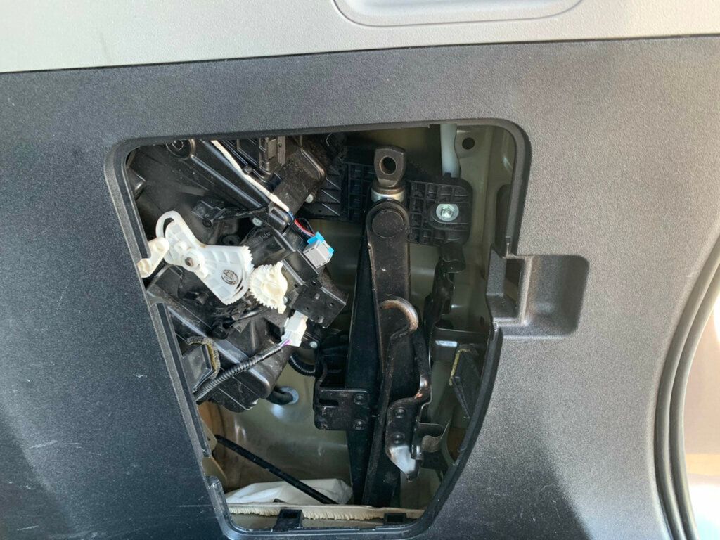 2017 Toyota Sienna SE FWD 8-Passenger - 22975613 - 45