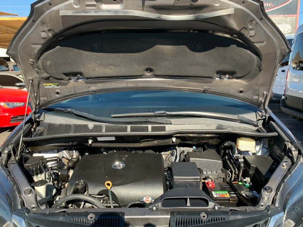 2017 Toyota Sienna SE FWD 8-Passenger - 22975613 - 54