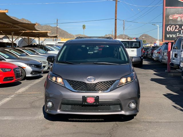 2017 Toyota Sienna SE FWD 8-Passenger - 22975613 - 5