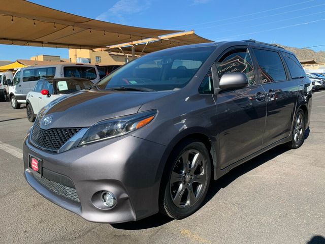 2017 Toyota Sienna SE FWD 8-Passenger - 22975613 - 7