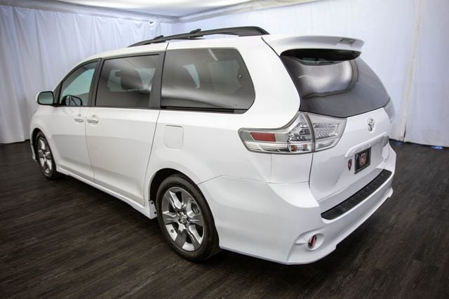 2017 Toyota Sienna SE FWD 8-Passenger - 22971825 - 10