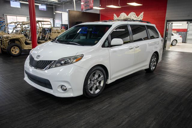 2017 Toyota Sienna SE FWD 8-Passenger - 22971825 - 1