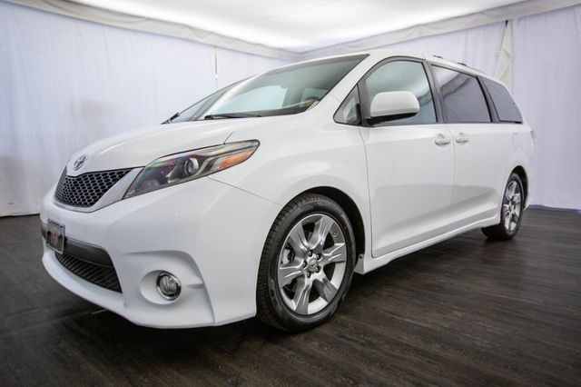 2017 Toyota Sienna SE FWD 8-Passenger - 22971825 - 29