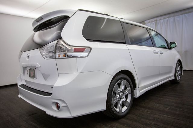2017 Toyota Sienna SE FWD 8-Passenger - 22971825 - 30