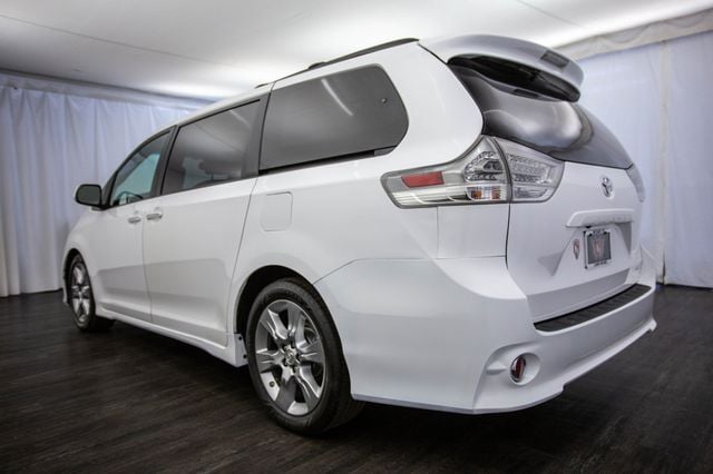 2017 Toyota Sienna SE FWD 8-Passenger - 22971825 - 31