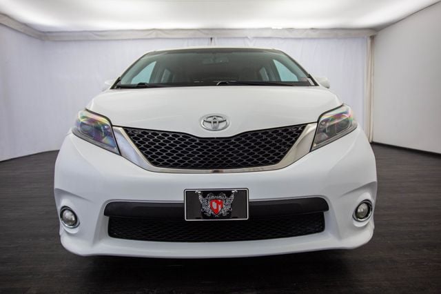 2017 Toyota Sienna SE FWD 8-Passenger - 22971825 - 36