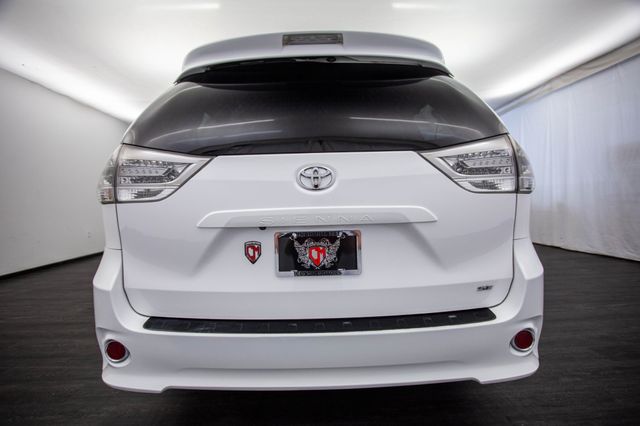 2017 Toyota Sienna SE FWD 8-Passenger - 22971825 - 37